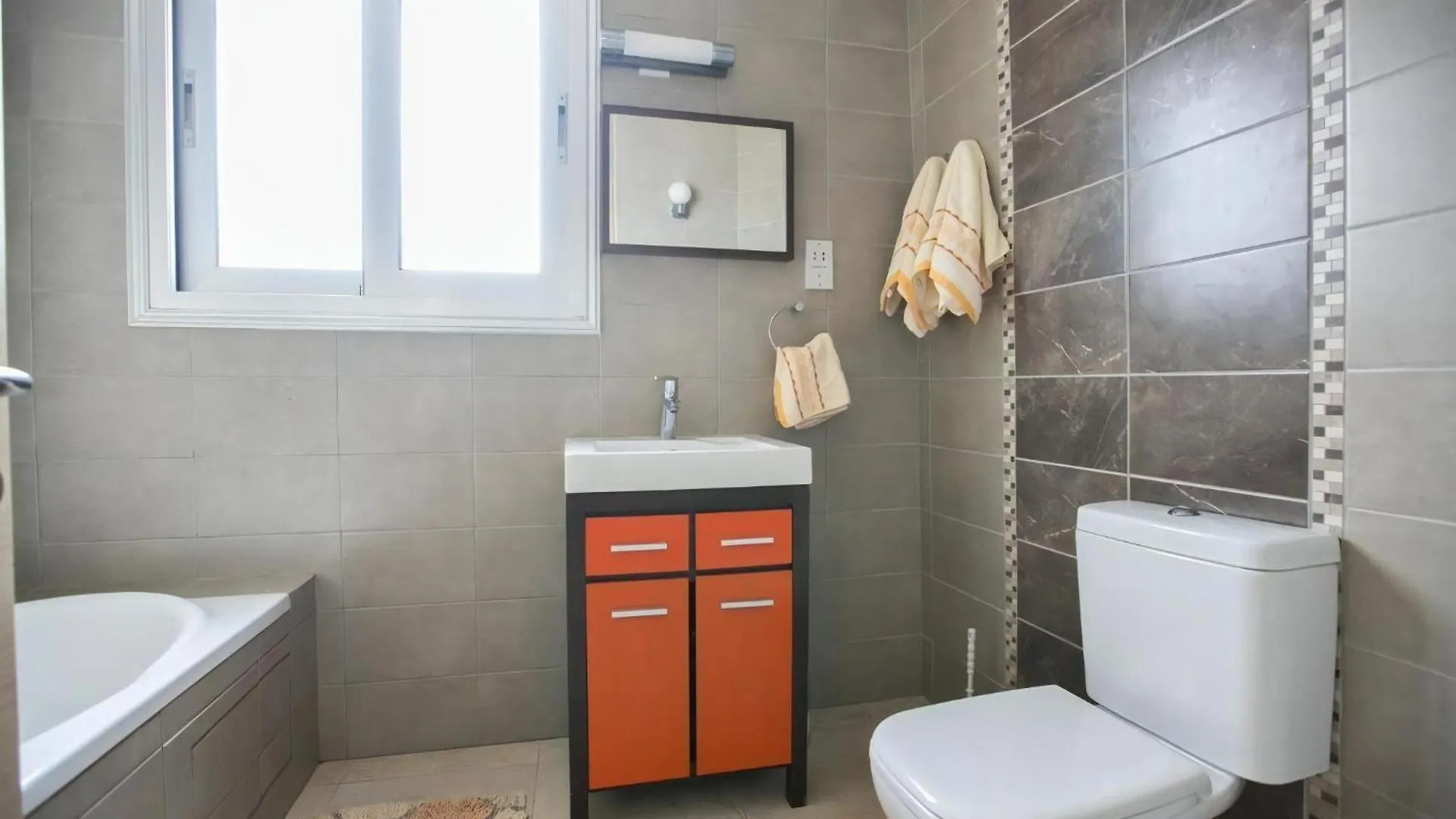 Apt Lasonos Asimi - Luxury 3 Bedroom Appartment - Protaras Apt With Communal Pool On Fig Tree Bay Cypern