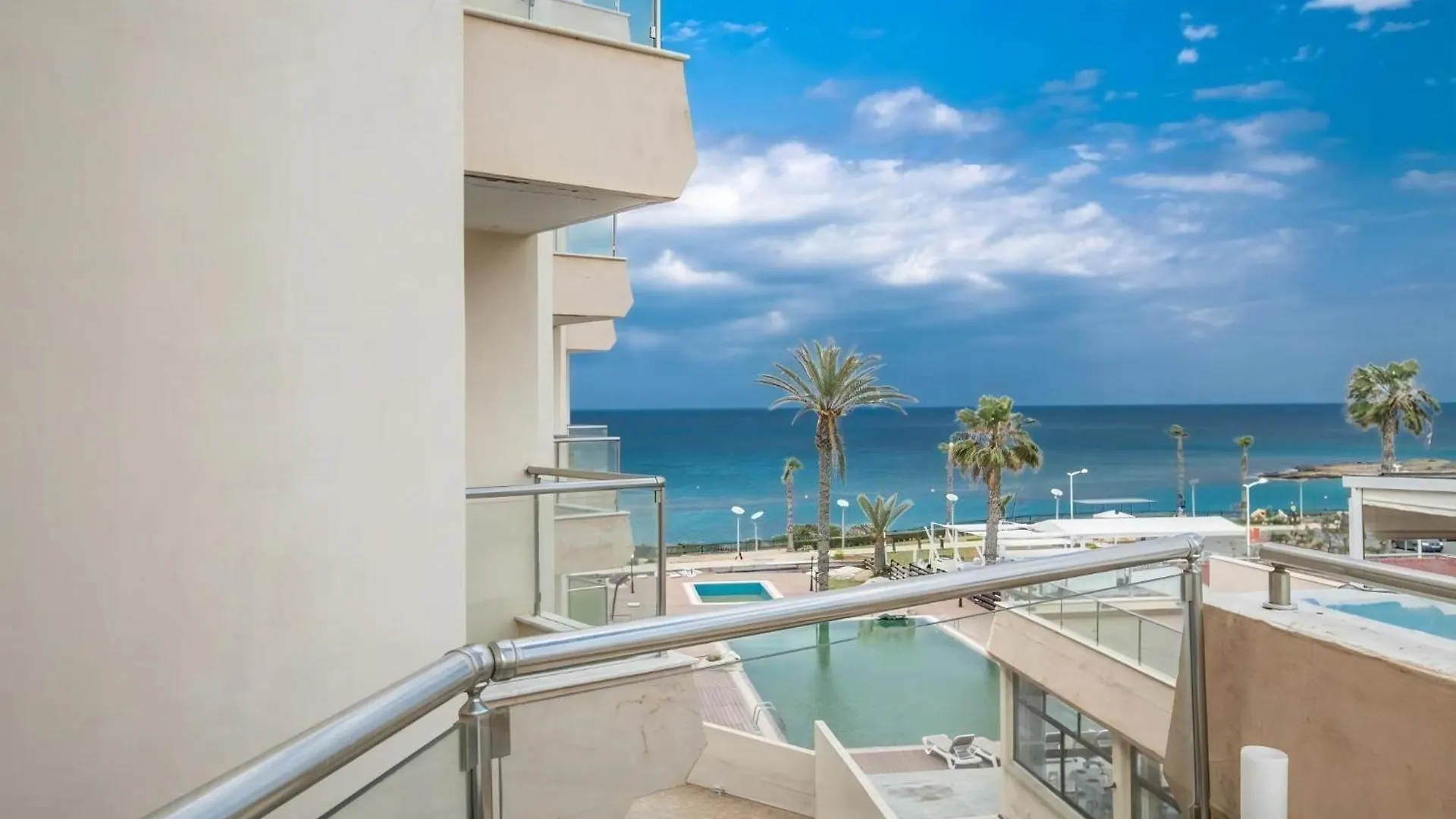 Lägenhet Apt Lasonos Asimi - Luxury 3 Bedroom Appartment - Protaras Apt With Communal Pool On Fig Tree Bay