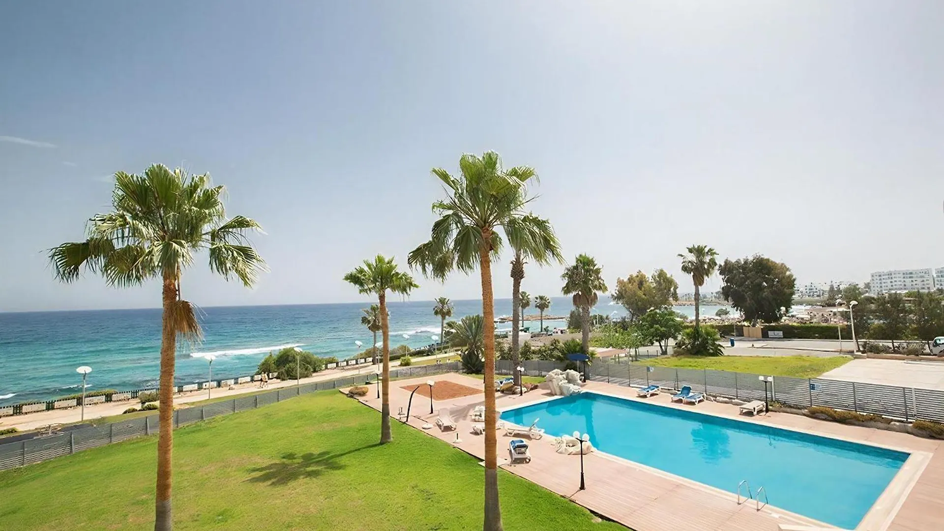 Apt Lasonos Asimi - Luxury 3 Bedroom Appartment - Protaras Apt With Communal Pool On Fig Tree Bay Apartment
