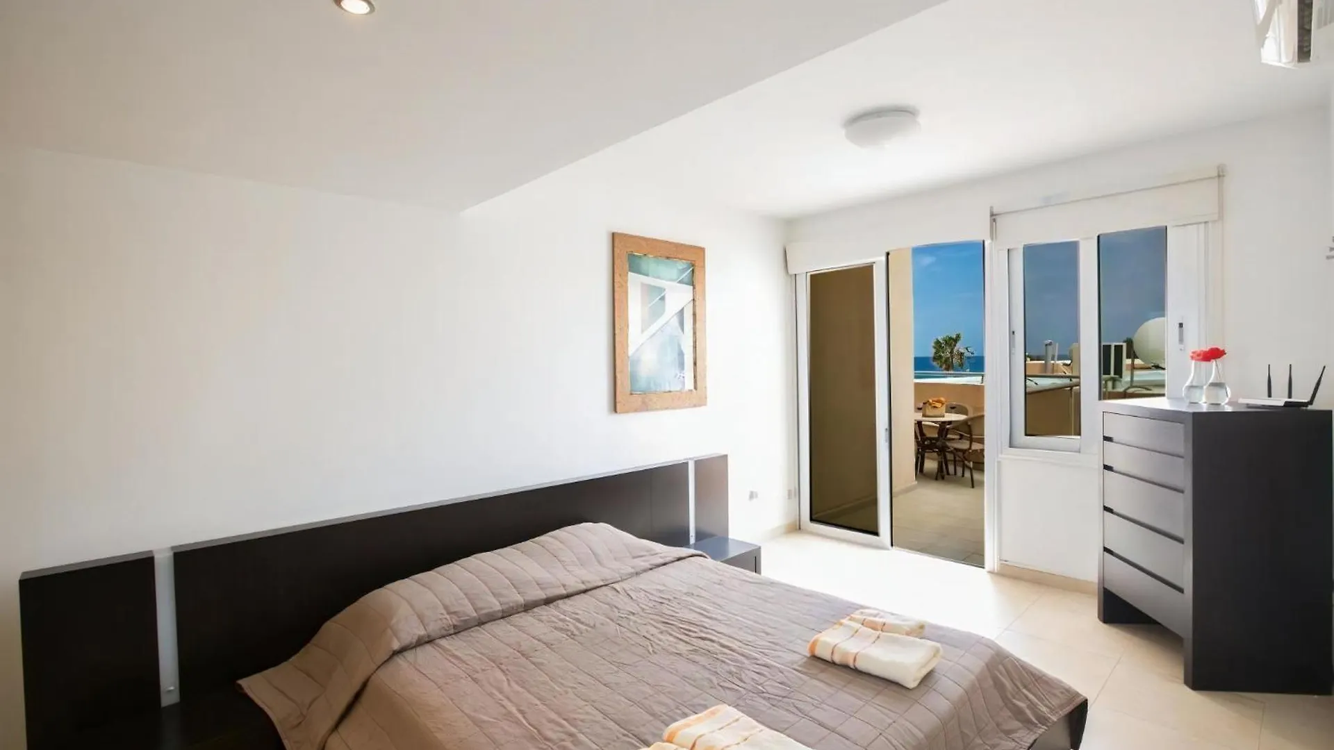 Apt Lasonos Asimi - Luxury 3 Bedroom Appartment - Protaras Apt With Communal Pool On Fig Tree Bay